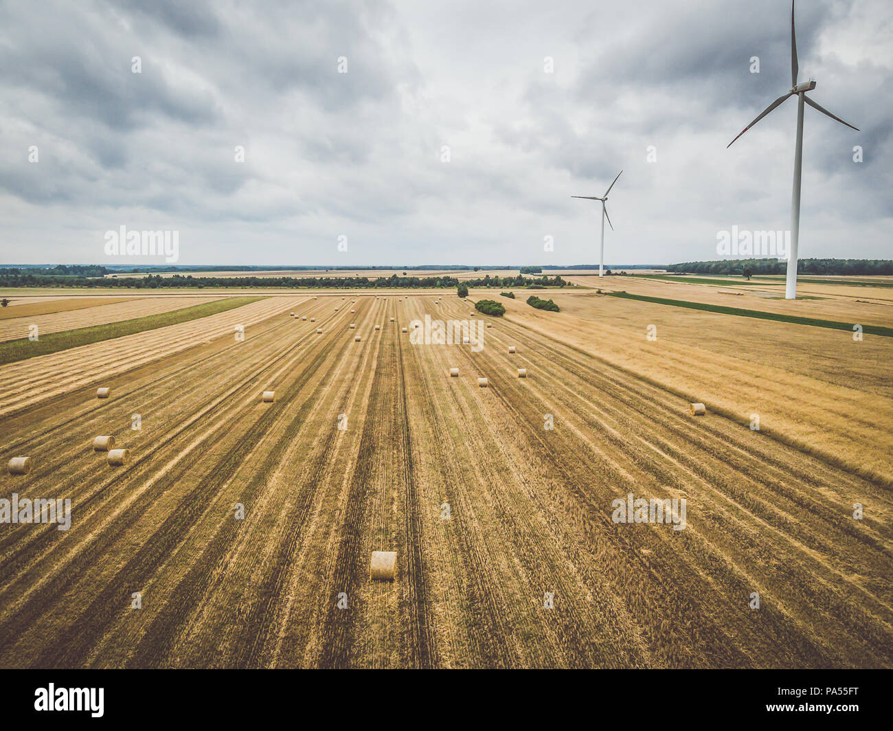 Luftaufnahme von Mühle gegen bewölkter Himmel Stockfoto