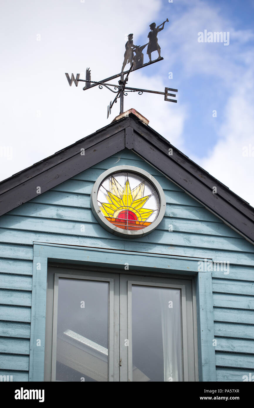 Wetterfahne auf einem Strand style house, Dartmouth GROSSBRITANNIEN Stockfoto