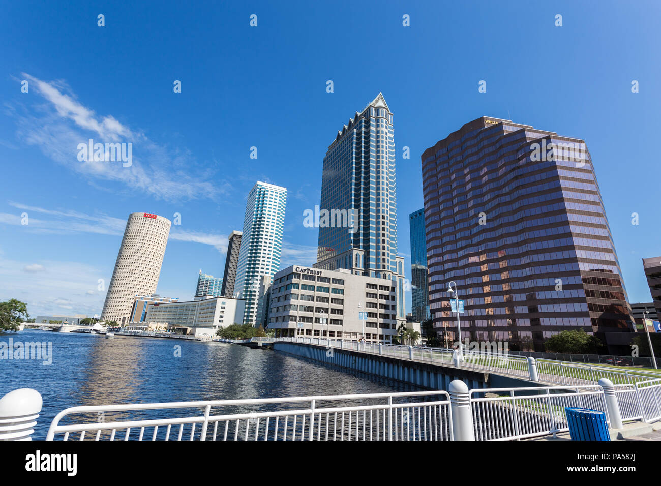 Tampa, Florida City Szene von der Wasserseite boardwalk genommen Stockfoto