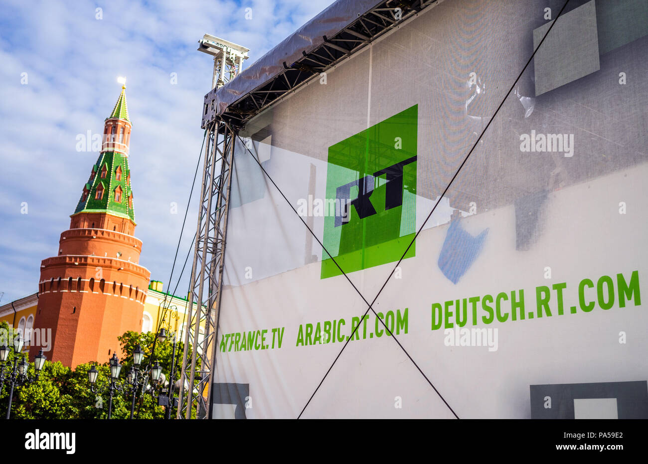 Juli 7, 2018, Moskau, Russland Mobil-TV-Studio Russland heute auf manezhnaya Platz in Moskau. Stockfoto