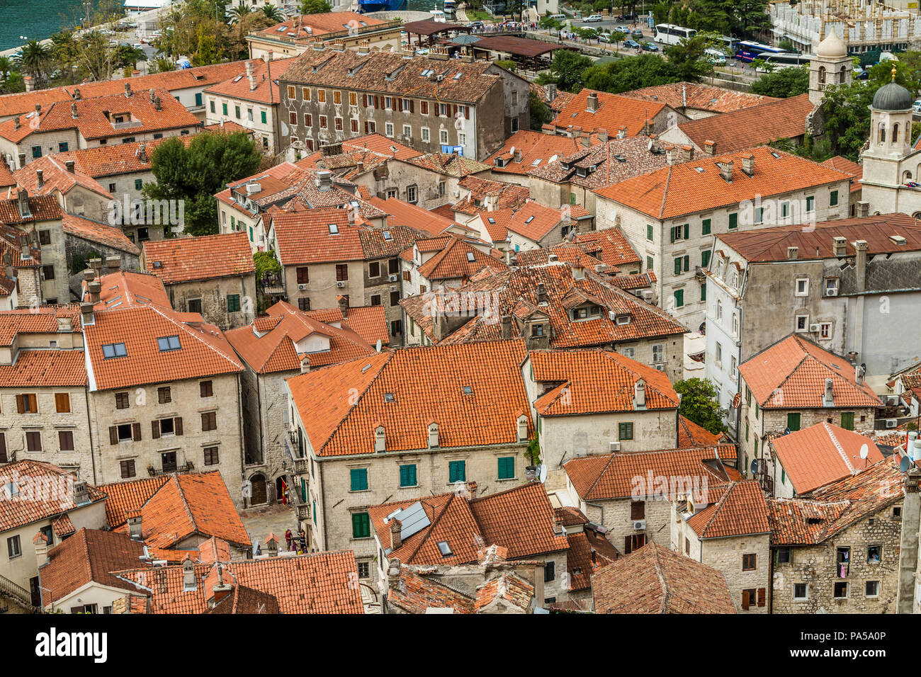 Kotor, eine Sicht von oben auf die Dächer, Montenegro Stockfoto