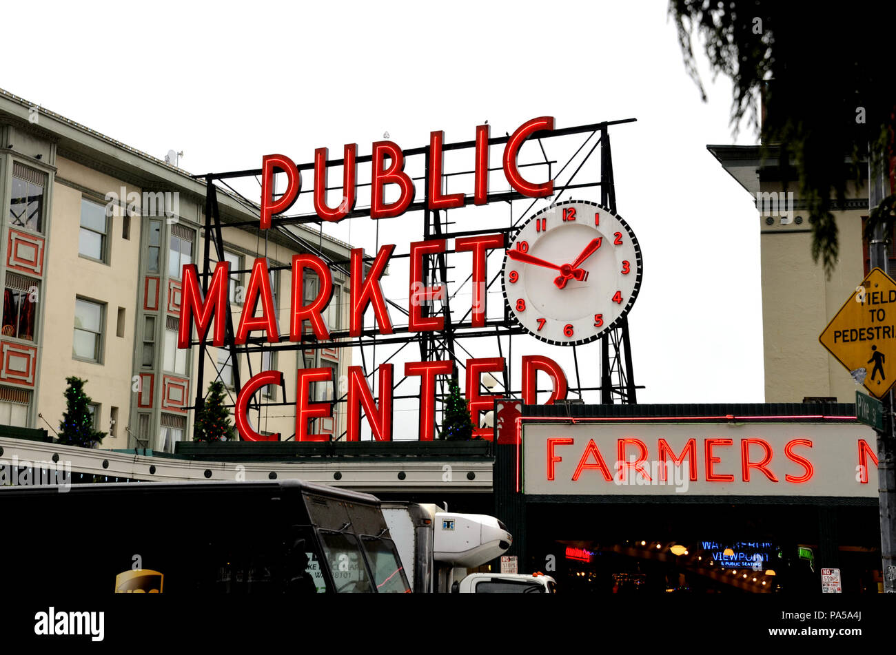 Public Market Center sign an Pike's Markt in der Innenstadt von Seattle, Washington, United States. Stockfoto