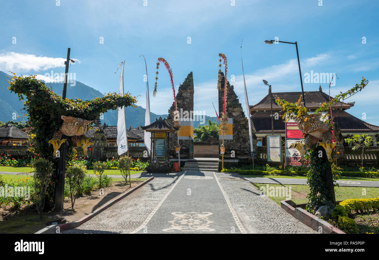 Eingang, Split Gate, buddhistische Wasser Tempel Pura Ulun Danu Bratan, Bratan See, Bali, Indonesien Stockfoto