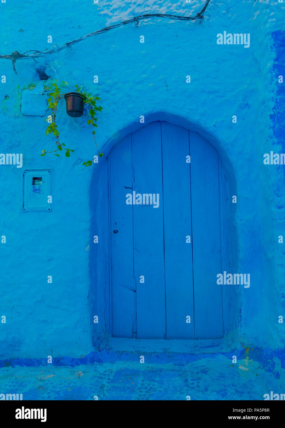 Blaue Tür, Hausfassade, blau bemalten Haus, Medina von Meknes, Chaouen, Córdoba, Königreich Marokko Stockfoto