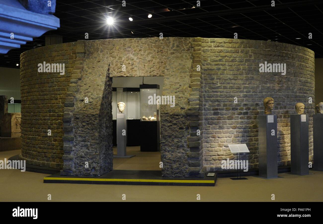 Deutschland. Köln. Römisch-germanisches Museum. Bleibt der Turm der römischen Stadtmauer. Stockfoto