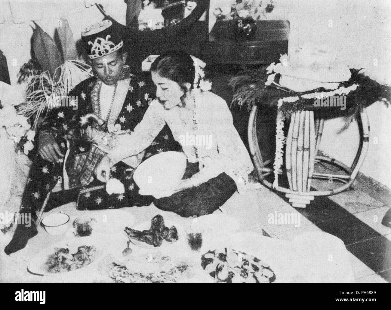 305 Sundanesischen Ehe, zusammen essen, Hochzeit Zeremonielle, p74 Stockfoto