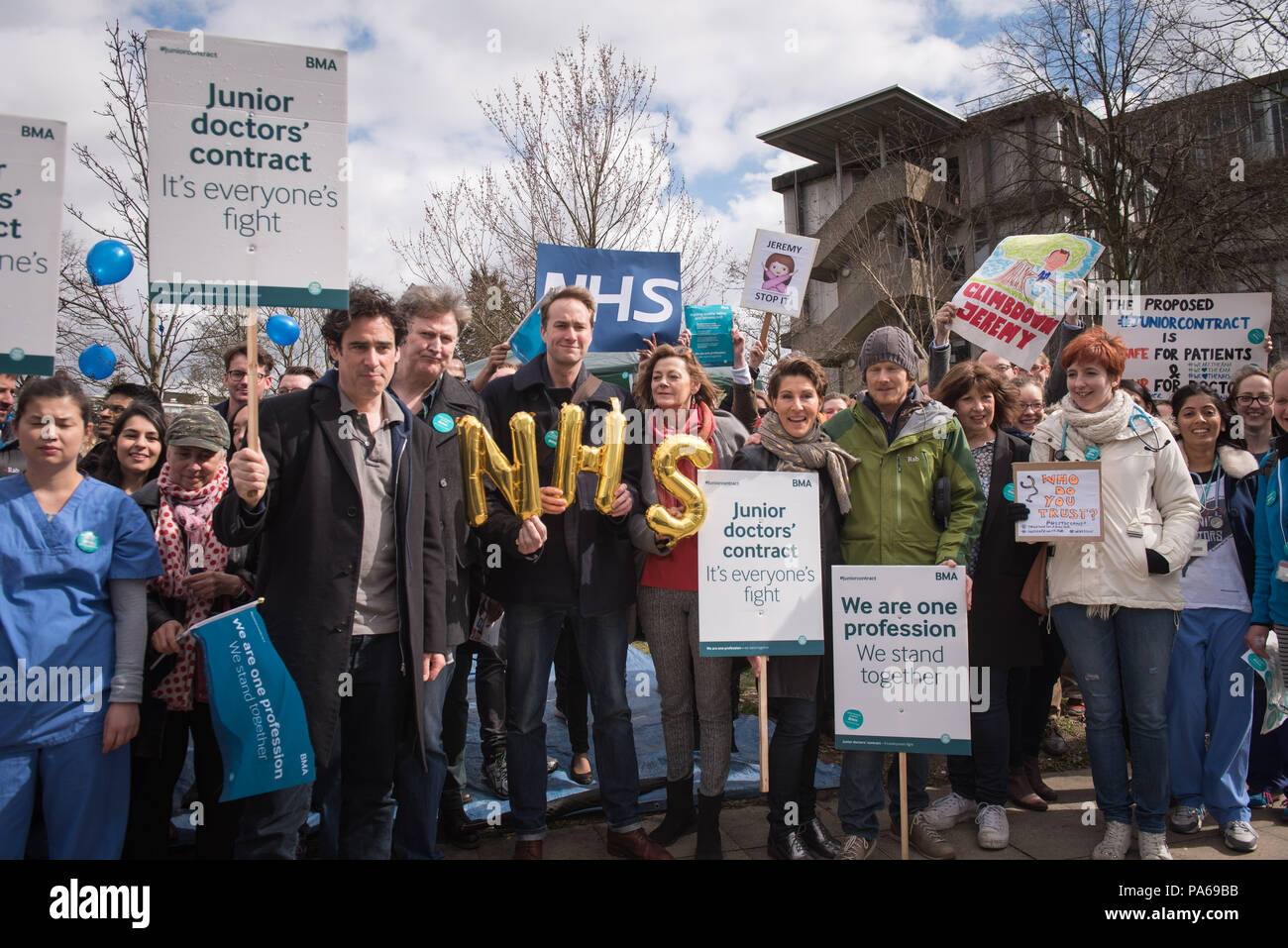 Northwick Park Hospital, London, UK. 6. April 2016. Britische sitcom Green Wing 'DOCS' Streik bei der Northwick Park Hospital (Wo war die Serie f Stockfoto