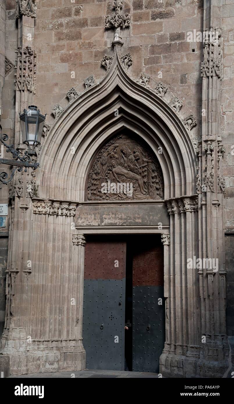 Tür der Frömmigkeit, 15. Jahrhundert, die Kathedrale von Barcelona, Barcelona, Barcelona, Katalonien, Spanien. Stockfoto