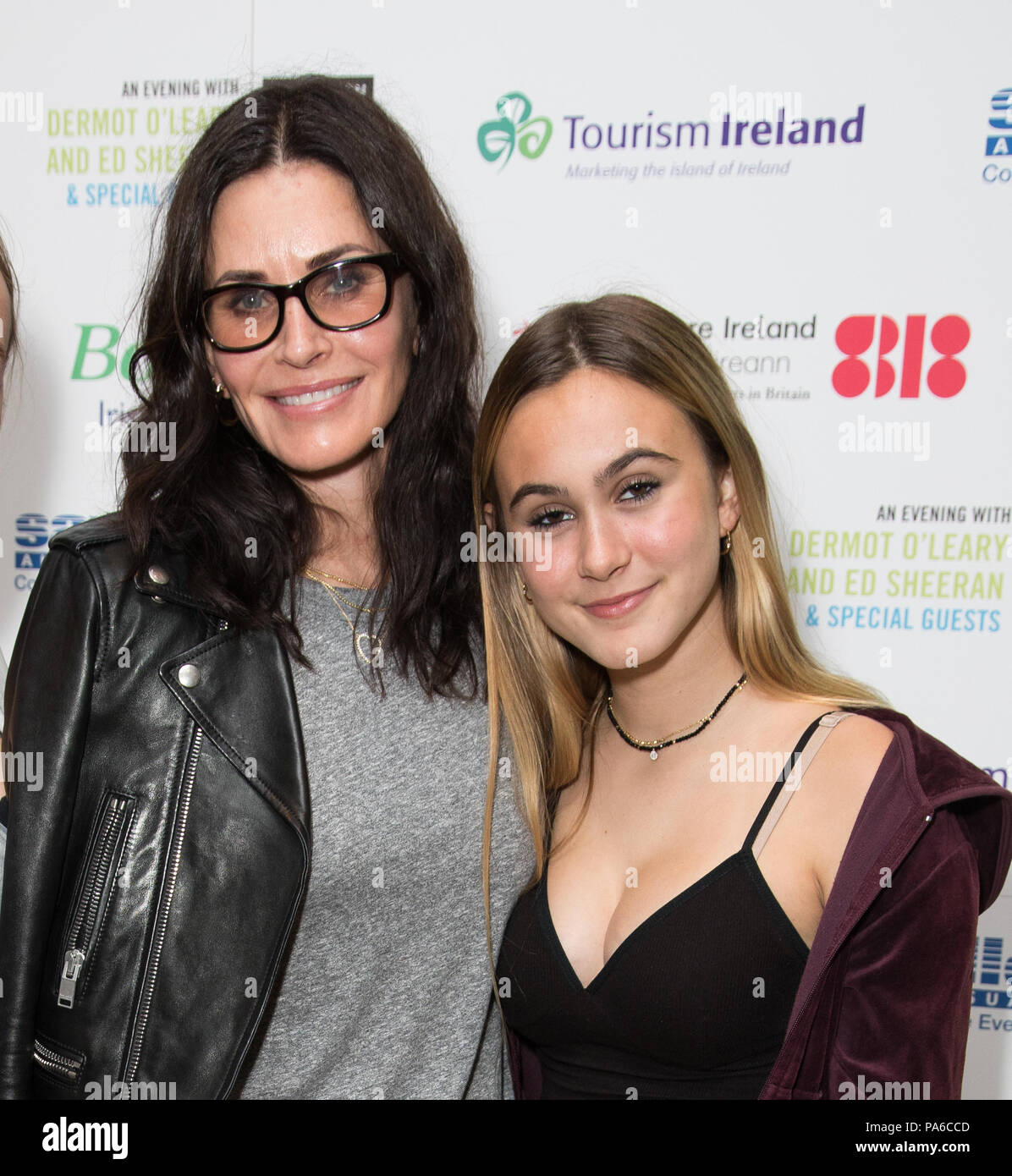 Gäste intime Gala zugunsten der London Irish Centre, die Pflege, Kultur und Gemeinschaft zu den Iren in London mit: Courteney Cox, Coco Arquette Wo: London, Großbritannien Wann: 19 Jun 2018 Credit: Phil Lewis/WENN.com Stockfoto