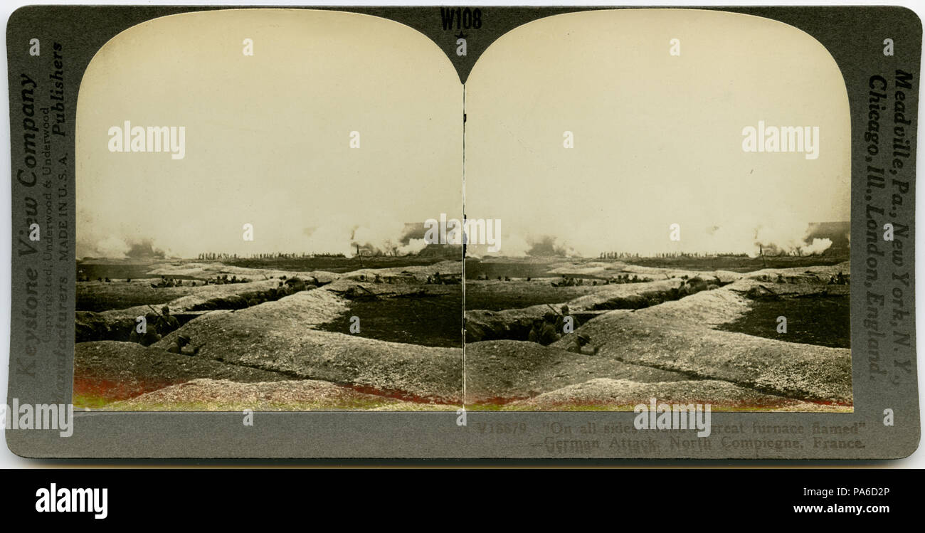 . Englisch: Horizontal, Sepia stereocard angezeigt uniformierte Männer in den Gräben warten. Rauch kann sich im Hintergrund des Bildes zu sehen. Keystone Stereograph Anzahl V 18879. Der Titel lautet: "Von allen Seiten rund um einen großen Ofens geflammt" - deutsche Angriff. Norden Compiegne, Frankreich.' Titel: 'Französischen Schützengräben,Compiegne, Frankreich." zwischen ca. 1914 und ca. 1918 3 "Französischen Schützengräben,Compiegne, Frankreich." Stockfoto