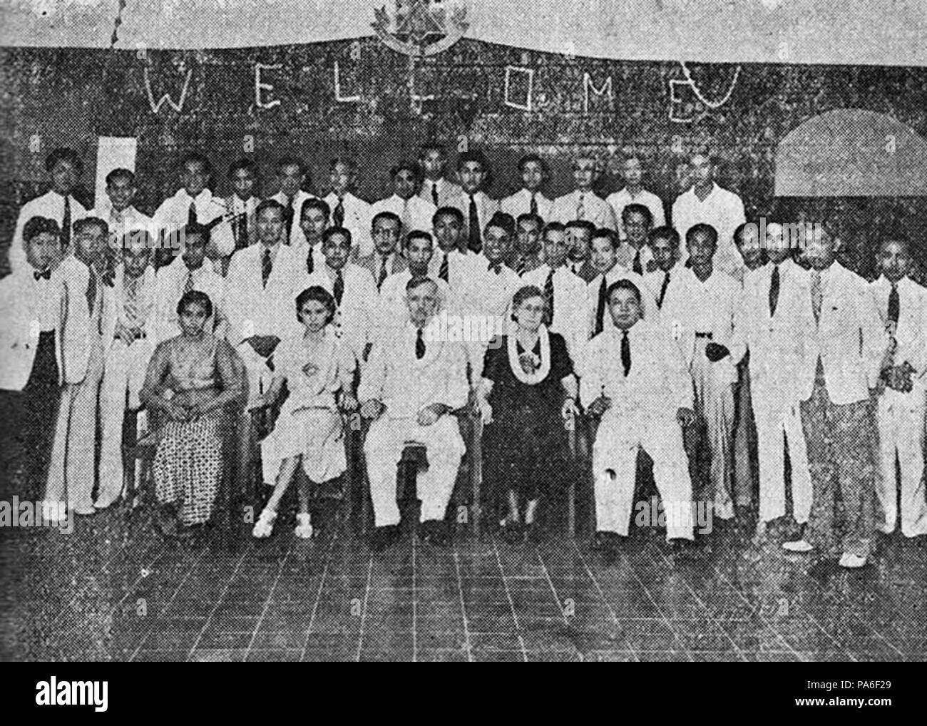 13 AH Prussner abschiedsparty am methodistischen Schule in Palembang, stern Magazin 2.20 (August 1940), p 45 Stockfoto