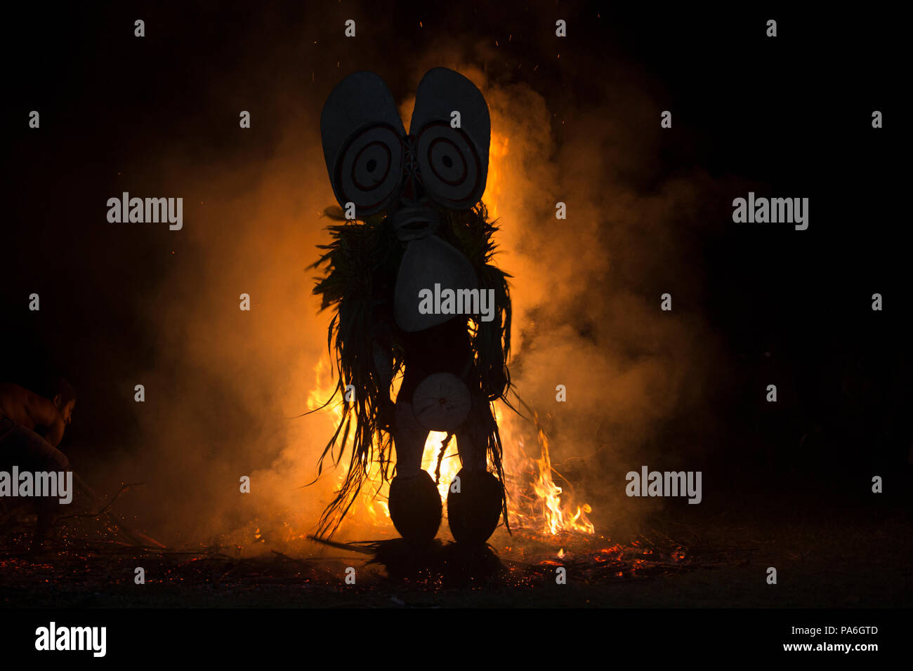 Baining Fire Dance, Papua-Neuguinea Stockfoto