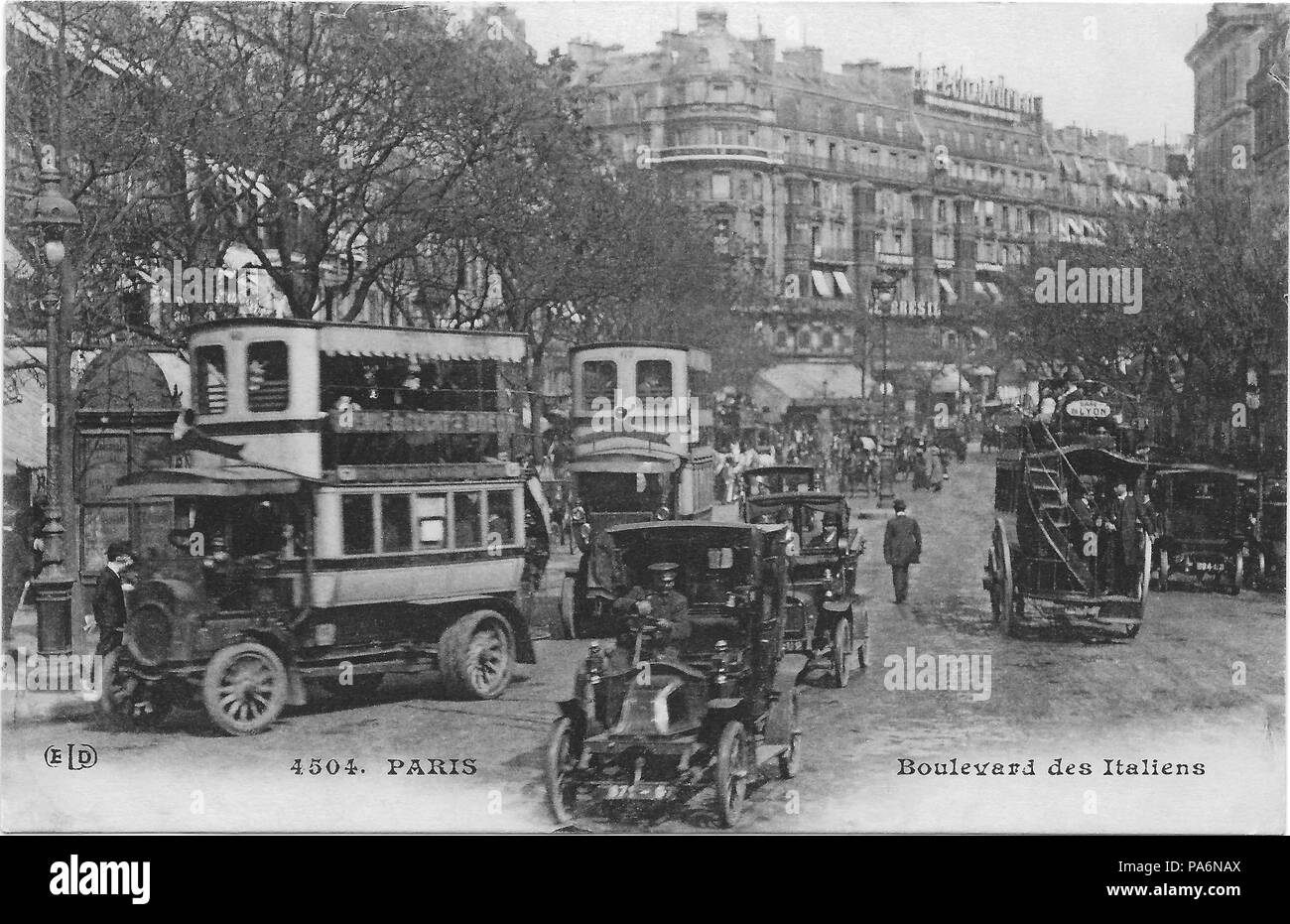 . Nederlands: Parijse straat voor de Eerste Wereldoorlog. Vor WW I 219 Boulevard des Italiens, Paris Stockfoto