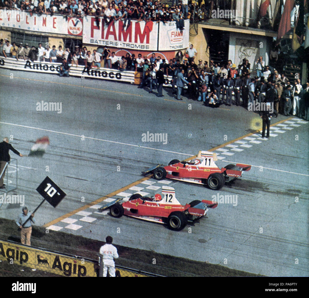 7 1975 GP Italien race Start - Lauda und Regazzoni Stockfoto