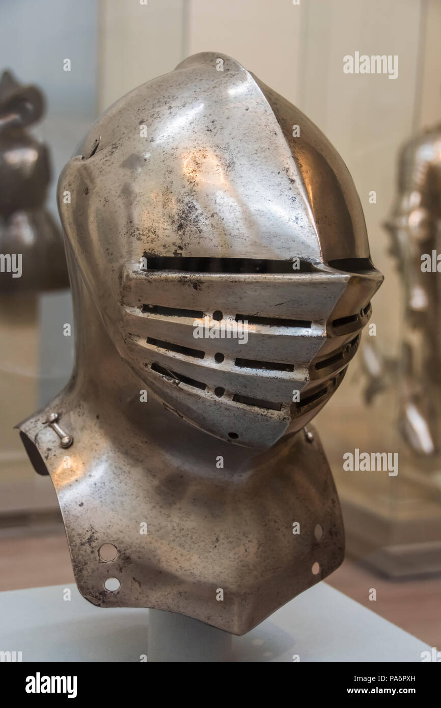 Mittelalterliche + Stahl Helm Stockfoto