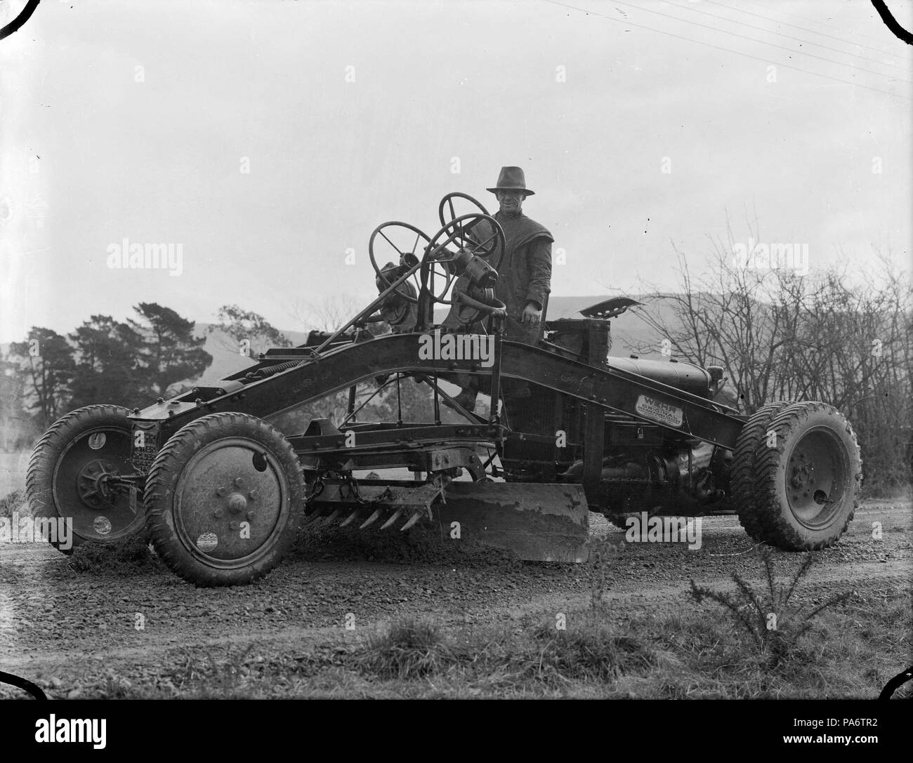 9 Ein grader Arbeiten auf der Straße am Upper Hutt, 1936 ATLIB 306472 Stockfoto