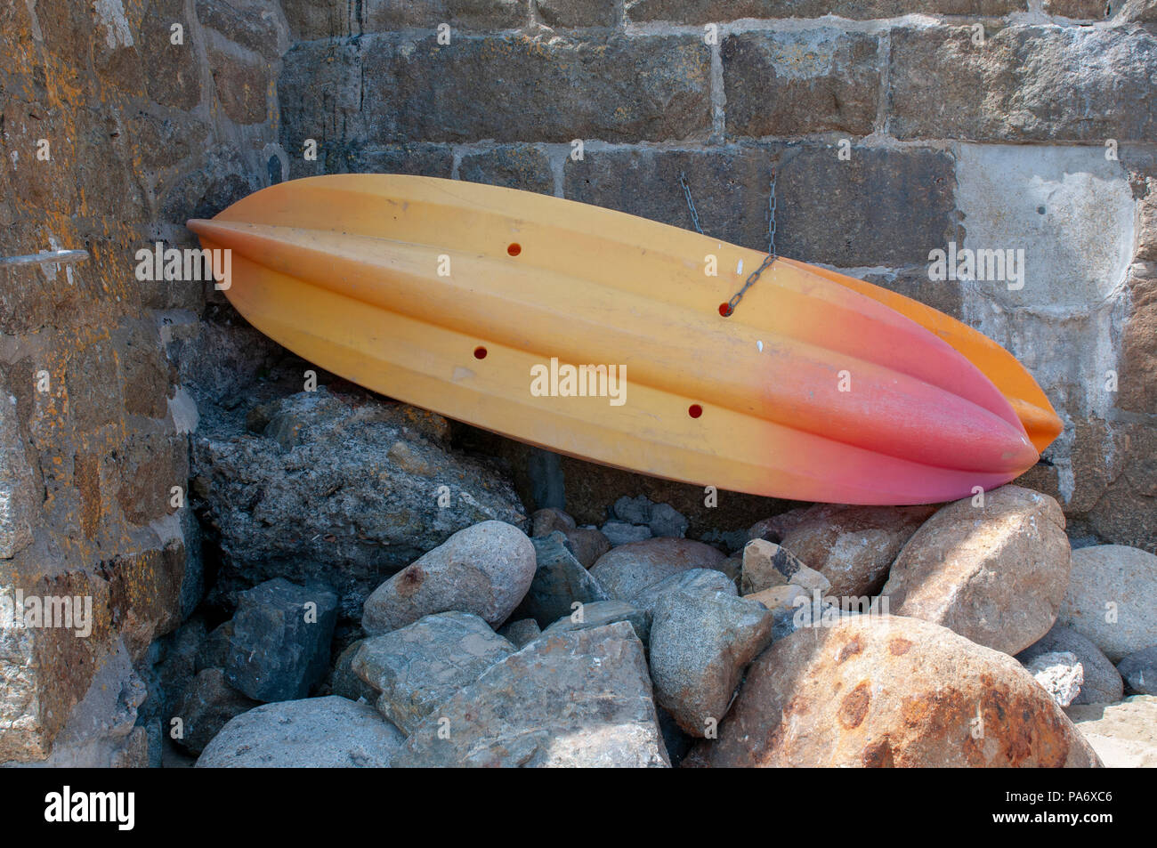 Kanu, Kajak usw. in Fowey, Cornwall, Großbritannien Stockfoto