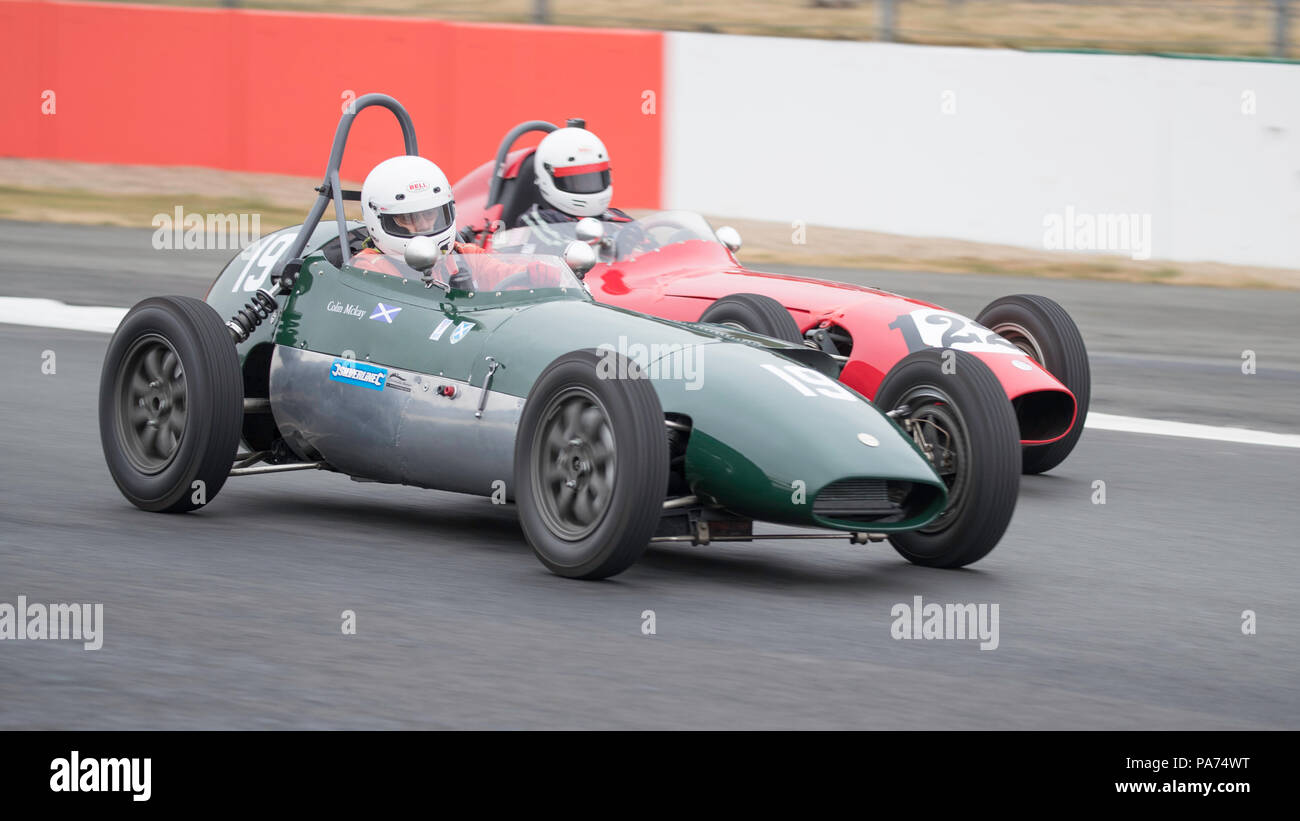 Silverstone, Großbritannien. Juli 2018 20. Erste Rennen des Tages bei der Silverstone Classic. Die historische Formel Junioren erstes Rennen mit einem riesigen 54 Auto grid Credit James Wadham/Alamy leben Nachrichten Stockfoto