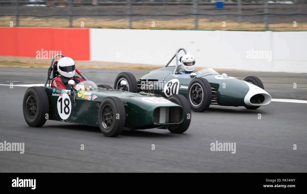 Silverstone, Großbritannien. Juli 2018 20. Erste Rennen des Tages bei der Silverstone Classic. Die historische Formel Junioren erstes Rennen mit einem riesigen 54 Auto grid Credit James Wadham/Alamy leben Nachrichten Stockfoto