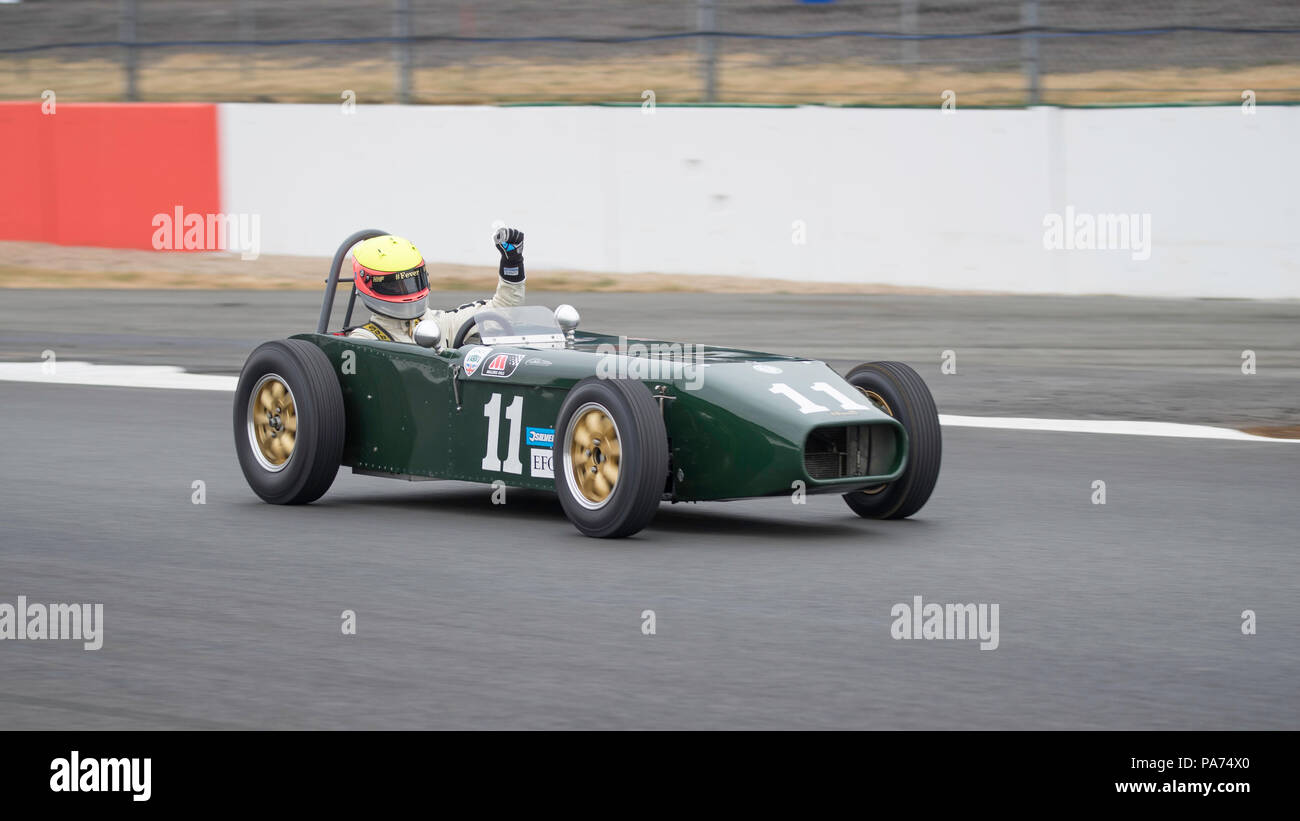 Silverstone, Großbritannien. Juli 2018 20. Erste Rennen des Tages bei der Silverstone Classic. Die historische Formel Junioren erstes Rennen mit einem riesigen 54 Auto grid Credit James Wadham/Alamy leben Nachrichten Stockfoto