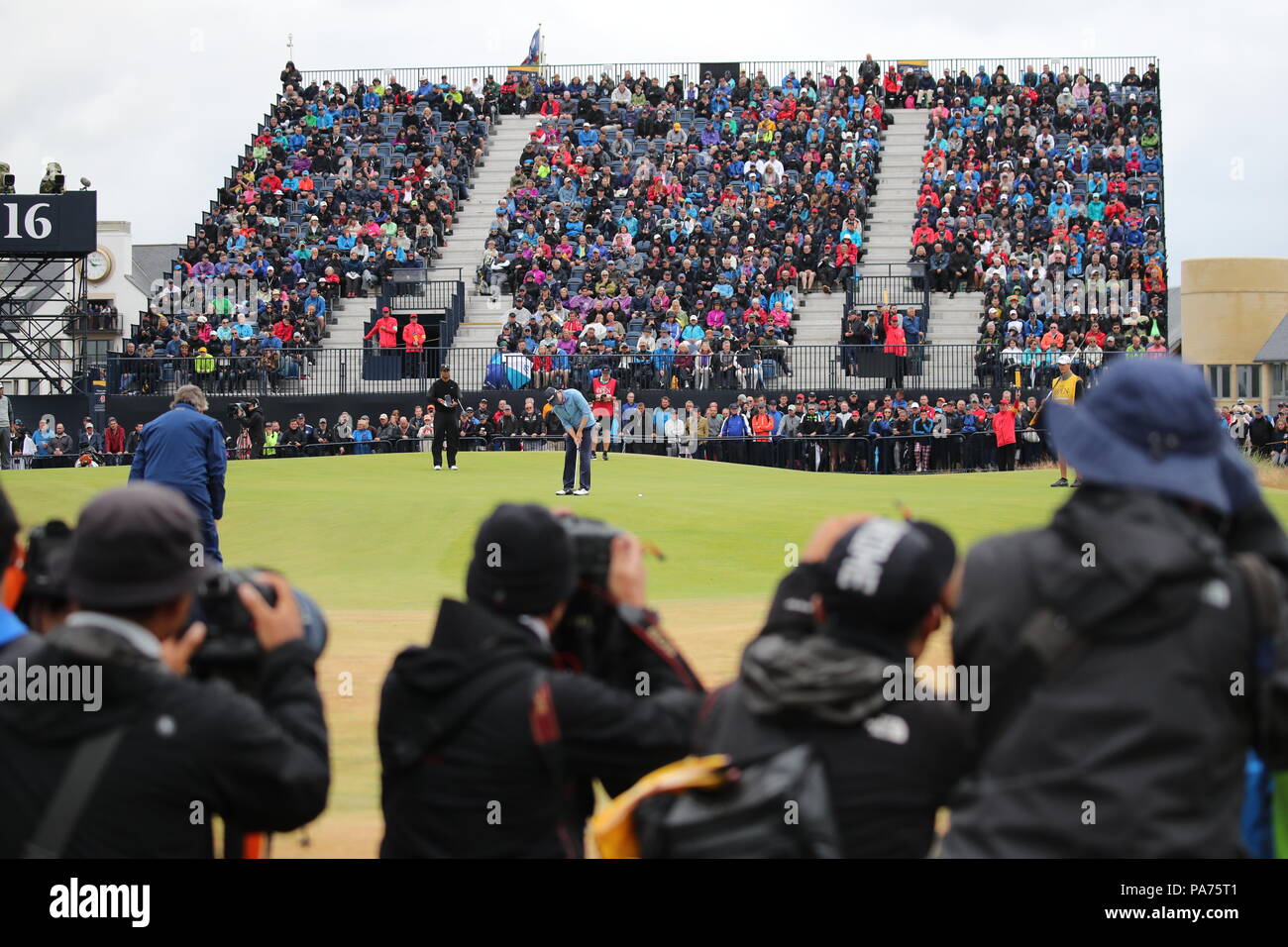 Schottlands Russell Knox Schläge auf dem 16 Loch Grün während der zweiten Runde der 147 Open Golf Championship an der Carnoustie Golf Links in Carnoustie, Angus, Schottland, am 20. Juli 2018. Credit: Koji Aoki/LBA SPORT/Alamy leben Nachrichten Stockfoto