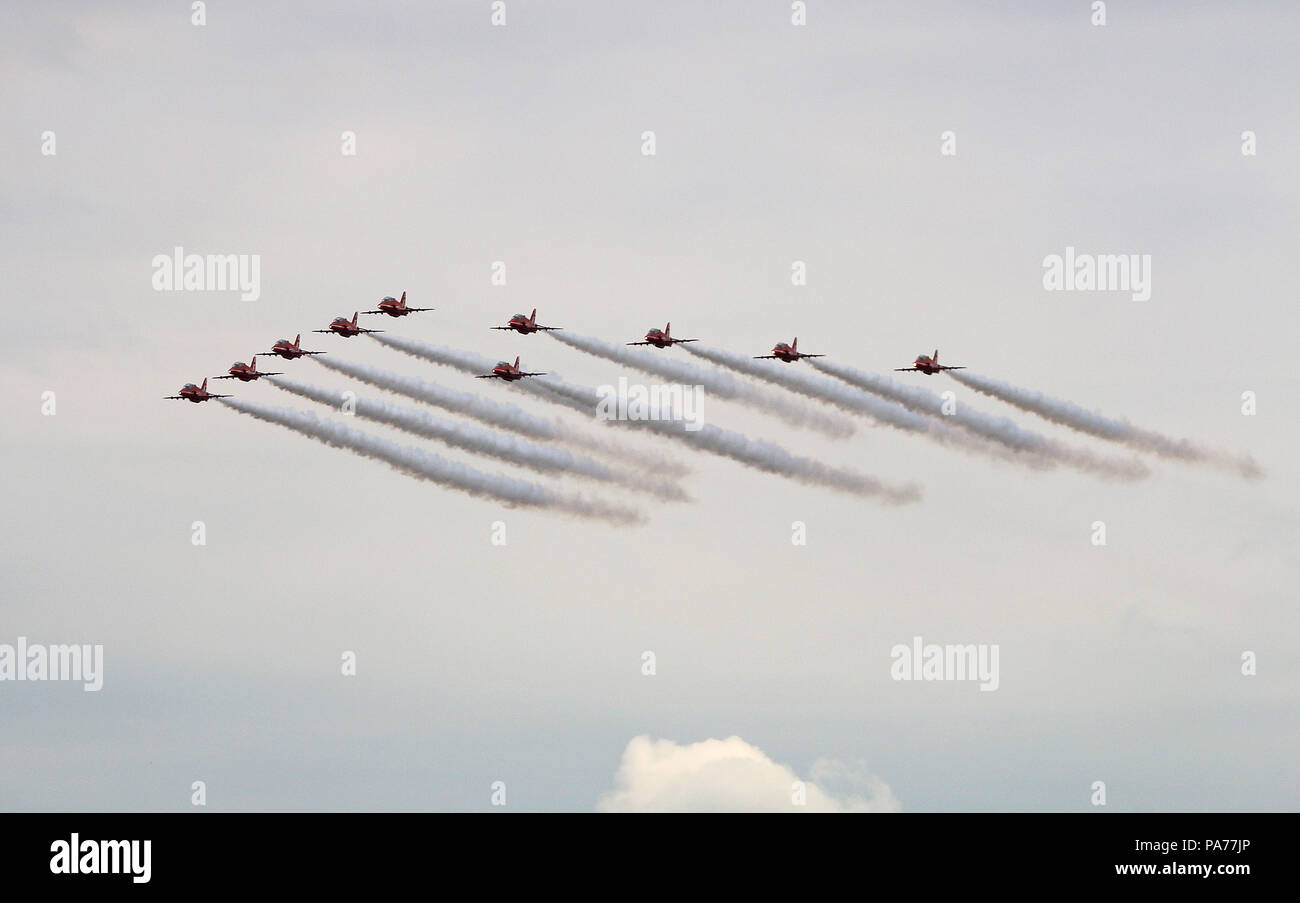 Rote Pfeile, Farnborough International Airshow, Flughafen Farnborough, Hampshire, UK, 20. Juli 2018, Foto von Richard Goldschmidt Credit: Rich Gold/Alamy leben Nachrichten Stockfoto