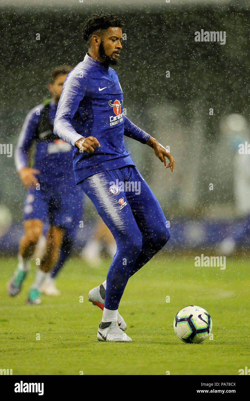 Das waca, Perth, Australien. 21. Juli 2018. Chelsea vor Jahreszeit Tour durch Australien, offenen Training; Michael Hector von Chelsea läuft mit dem Ball während der Ausbildung in "Heavy Rain" Credit: Aktion plus Sport/Alamy leben Nachrichten Stockfoto