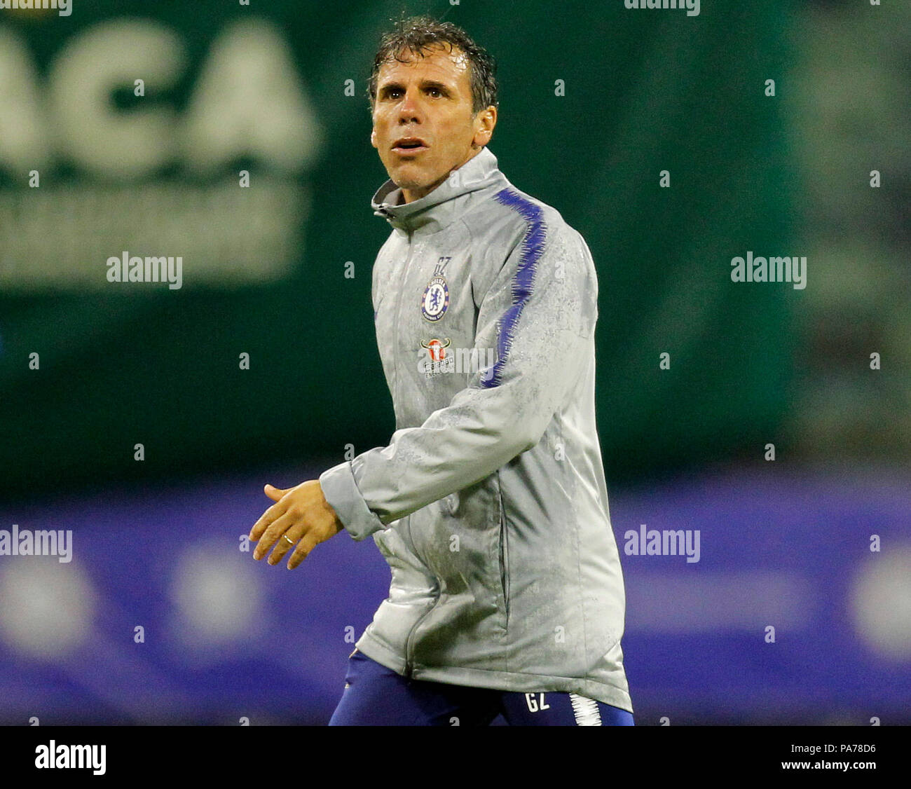 Das waca, Perth, Australien. 21. Juli 2018. Chelsea vor Jahreszeit Tour durch Australien, offenen Training; Assistant Manager Gianfranco Zola an schaut während der Ausbildung Quelle: Aktion plus Sport/Alamy leben Nachrichten Stockfoto