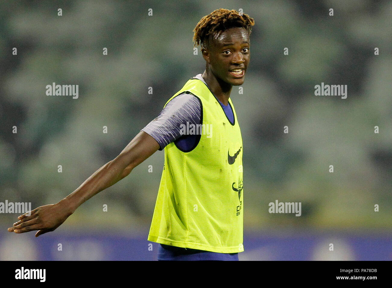 Das waca, Perth, Australien. 21. Juli 2018. Chelsea vor Jahreszeit Tour durch Australien, offenen Training; Tammy Abraham von Chelsea gibt Richtungen während der Ausbildung Quelle: Aktion plus Sport/Alamy leben Nachrichten Stockfoto