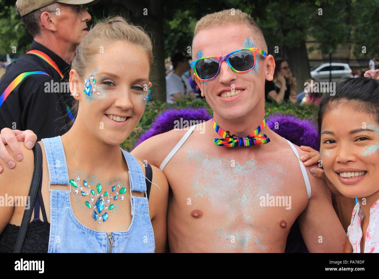 Northern Pride Parade in Newcastle zog Teilnehmer und Nachtschwärmer aus der ganzen Nordosten, Hervorhebung LGBT-Fragen und haben jede Menge Spaß. Newcastle upon Tyne, Großbritannien. 21. Juli, 2018. Quelle: David Whinham/Alamy leben Nachrichten Stockfoto