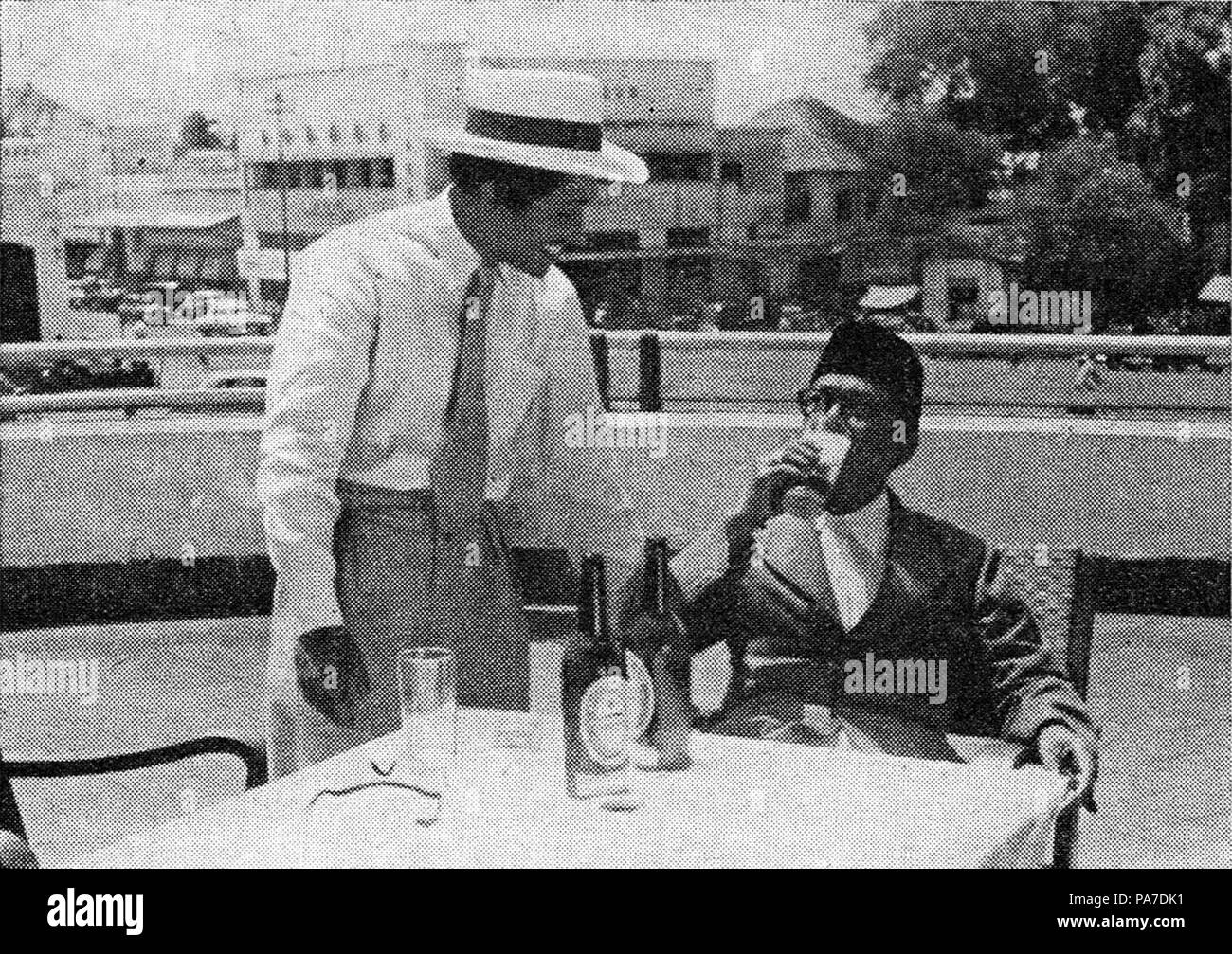 305 Sukarno M Noor in Mata Duitan, Film Varia 2.3 (März 1955), p 18. Stockfoto