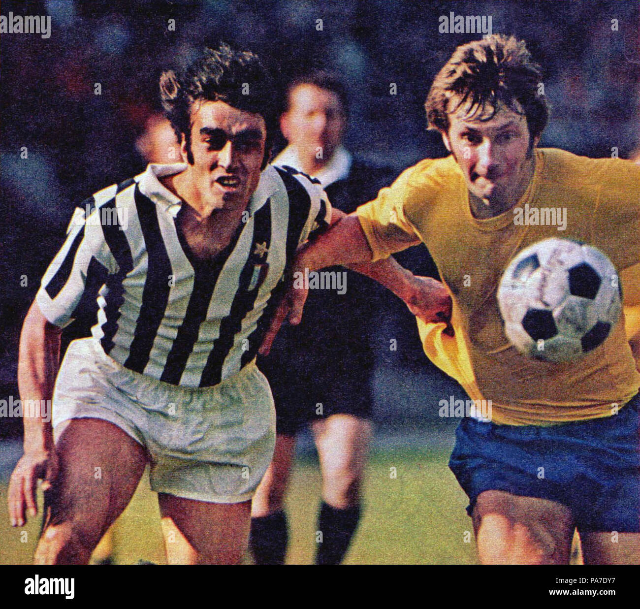 77 European Cup 1972-73 - Juventus v Derby County - Pietro Anastasi & Amp; John McGovern (bearbeitet) Stockfoto