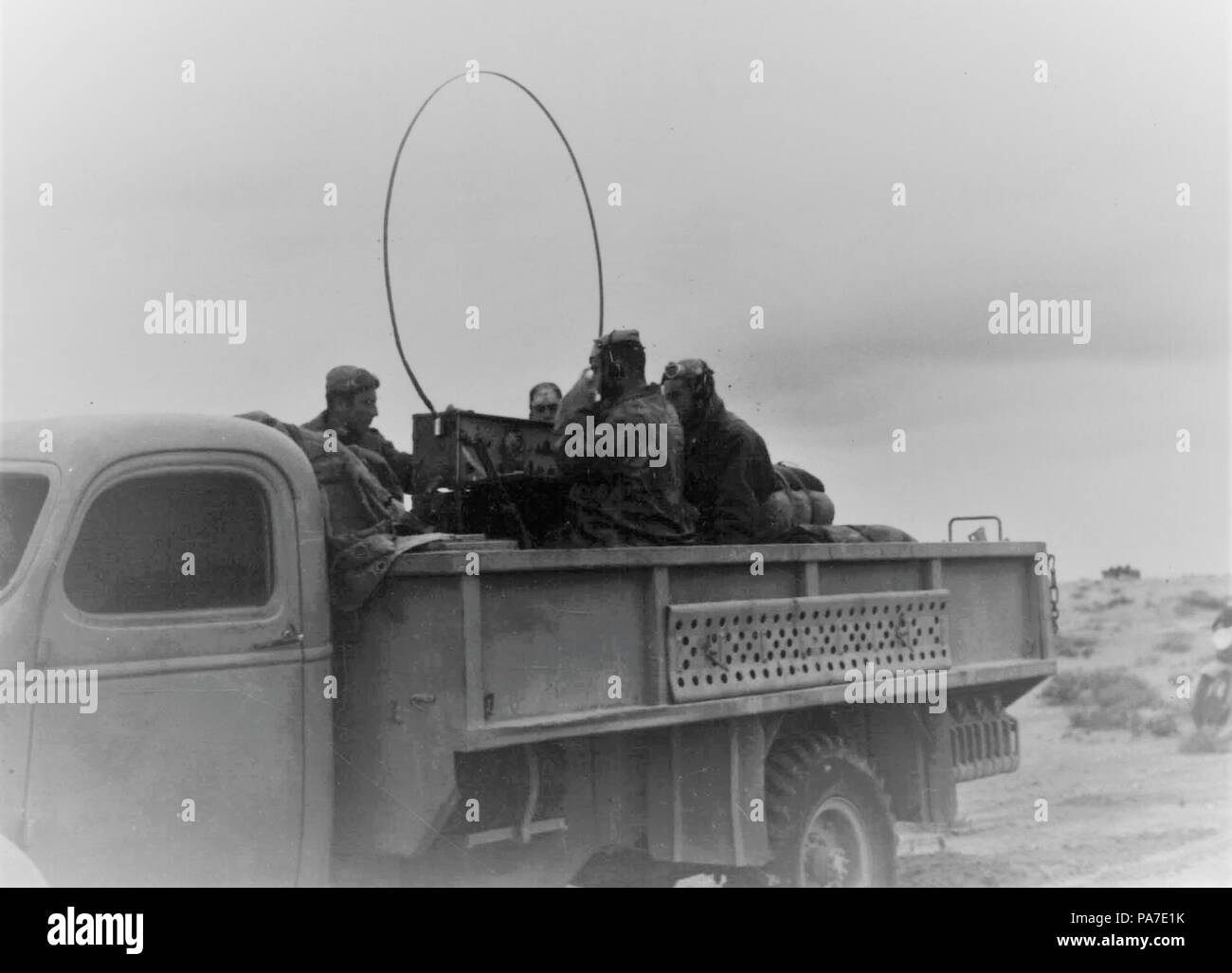 299 Soldati su un camion con una Radio da Campo nel Deserto di Bir el Gobi nell'Autunno - Inverno 1941 Stockfoto