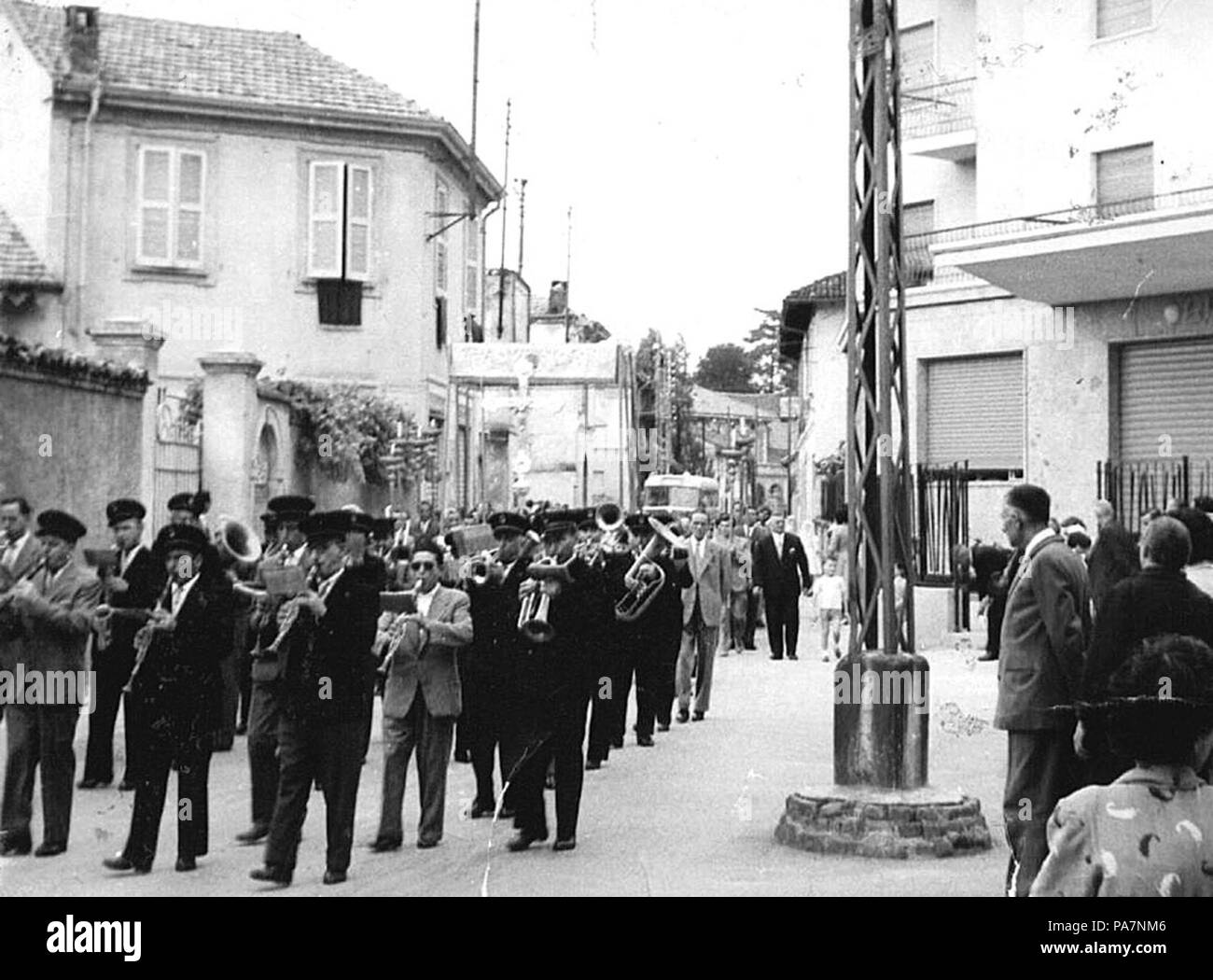 56 Corpo Bandistico San Fruttuoso sfilata in der Via Risorgimento nel 1950 Stockfoto
