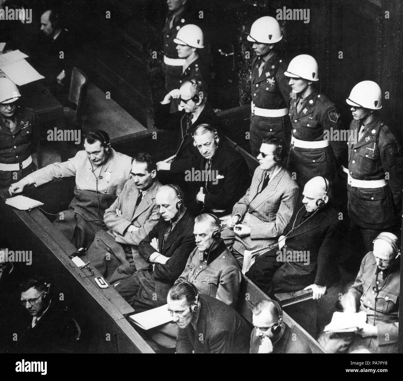Angeklagten in das Dock in den Nürnberger Prozessen. Museum: State Central Military Museum, Moskau. Stockfoto