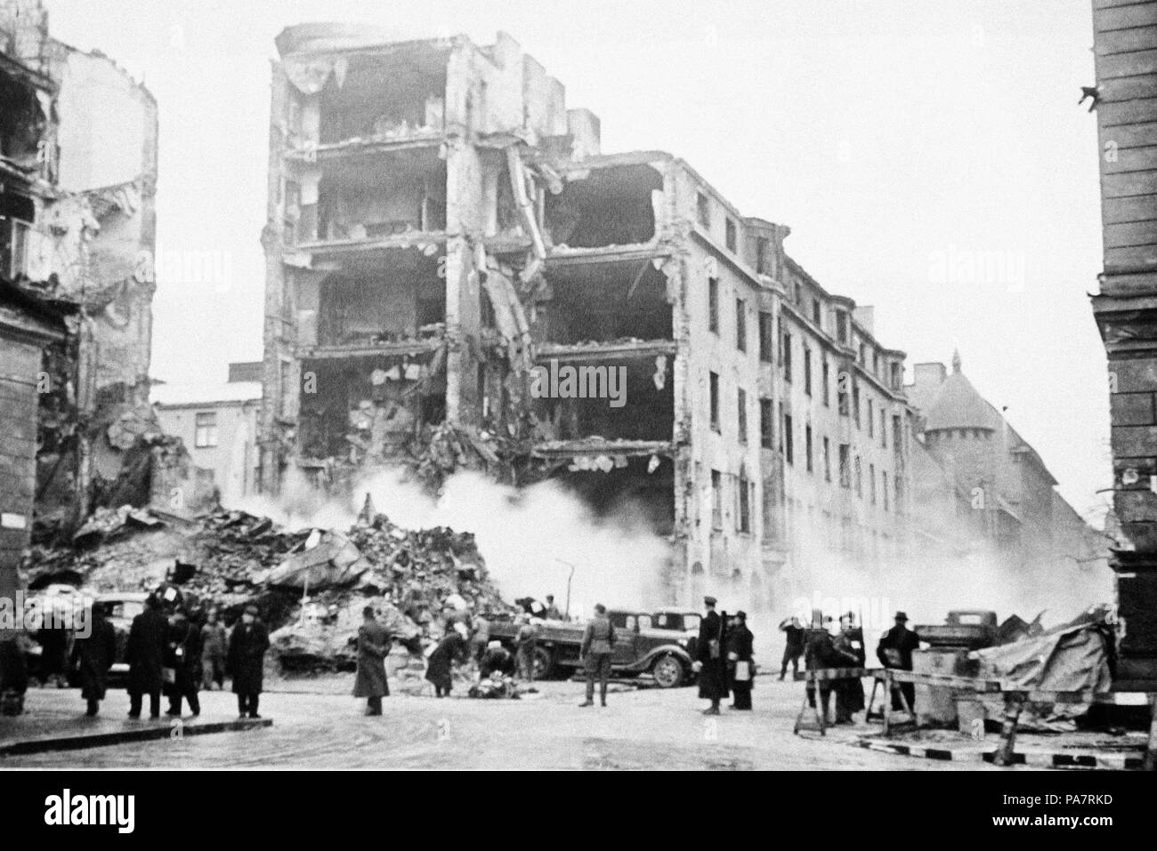 Ein Haus durch eine russische Fliegerbombe in Helsinki, 11. Dezember 1939 getroffen. Museum: Zentralbibliothek für Finnland. Stockfoto