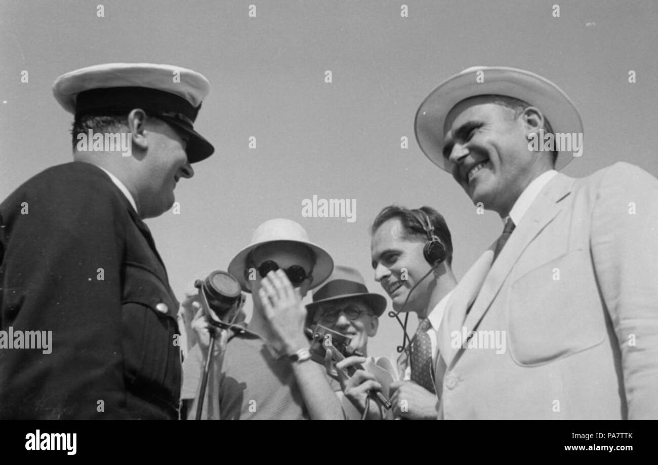 14 Flugzeug. Kapitän Wilcockson von Caledonia BNQ P48 S1P 01034 Stockfoto