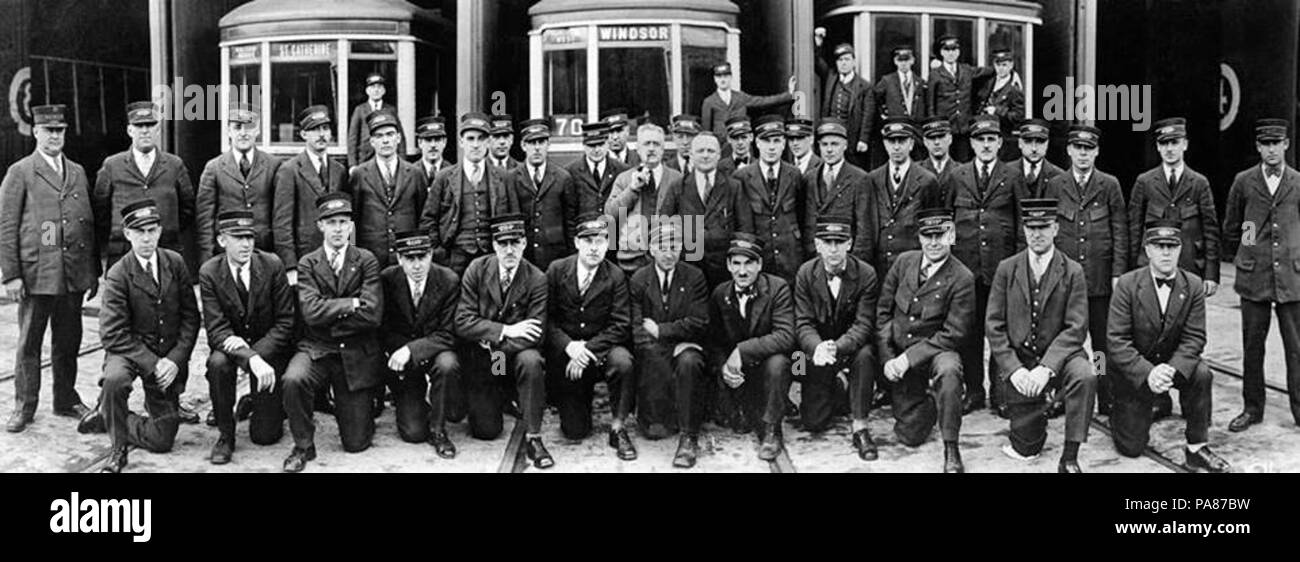 74 Mitarbeiter du garage Saint-Henri-1935 Stockfoto