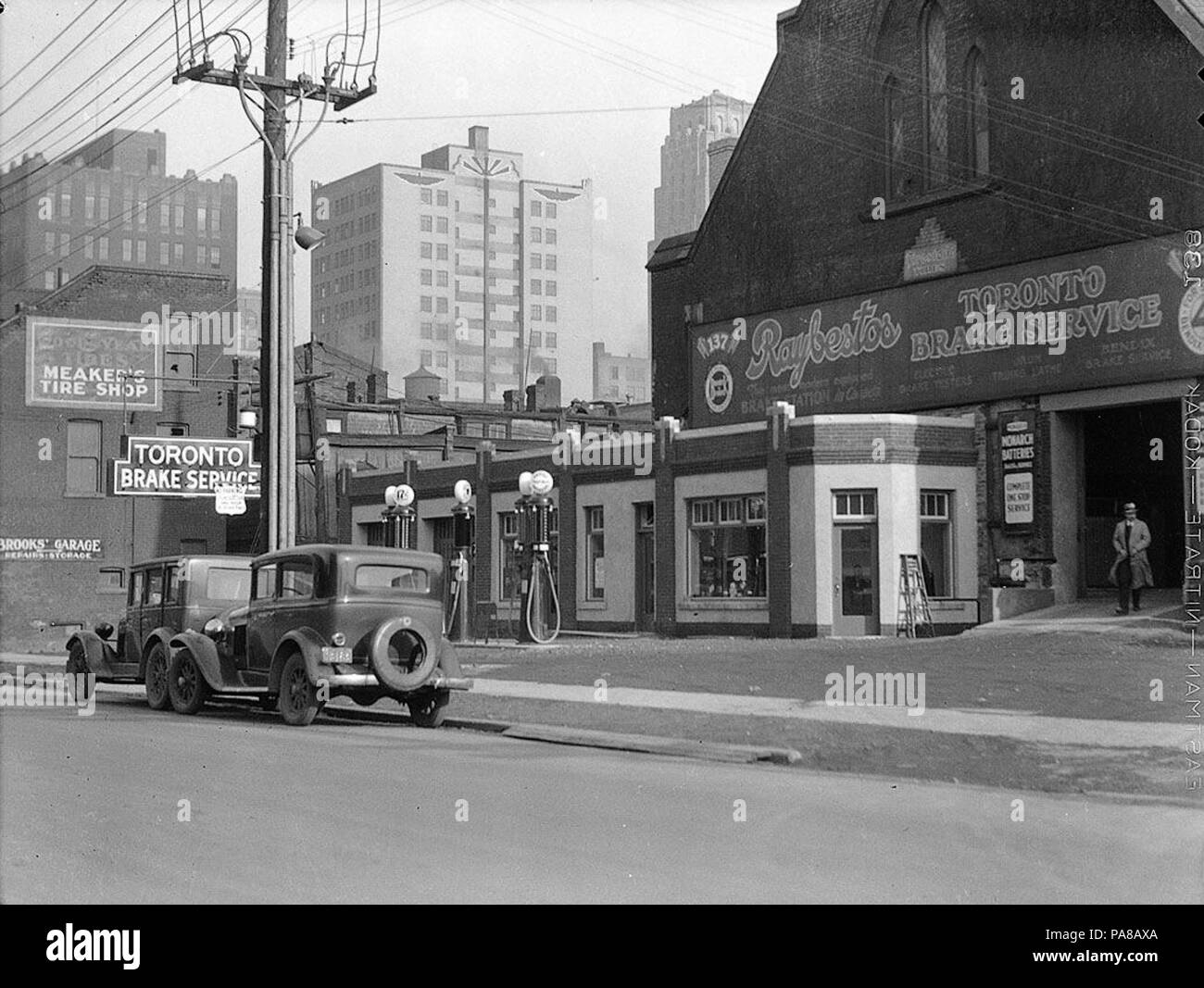 42 Britisch-Tankstelle, Queen Street West, in der Nähe von York ca. 1920 Stockfoto