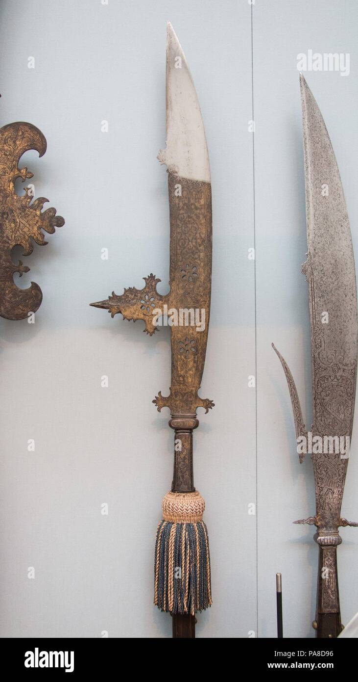 Glaive der Rota Familie. Kultur: Italienisch, Venedig. Abmessungen: L. von Kopf 30 11/16 in. (78 cm); W. von Kopf 8 1/4 in. (21 cm). Datum: Ca. 1600. Museum: Metropolitan Museum of Art, New York, USA. Stockfoto