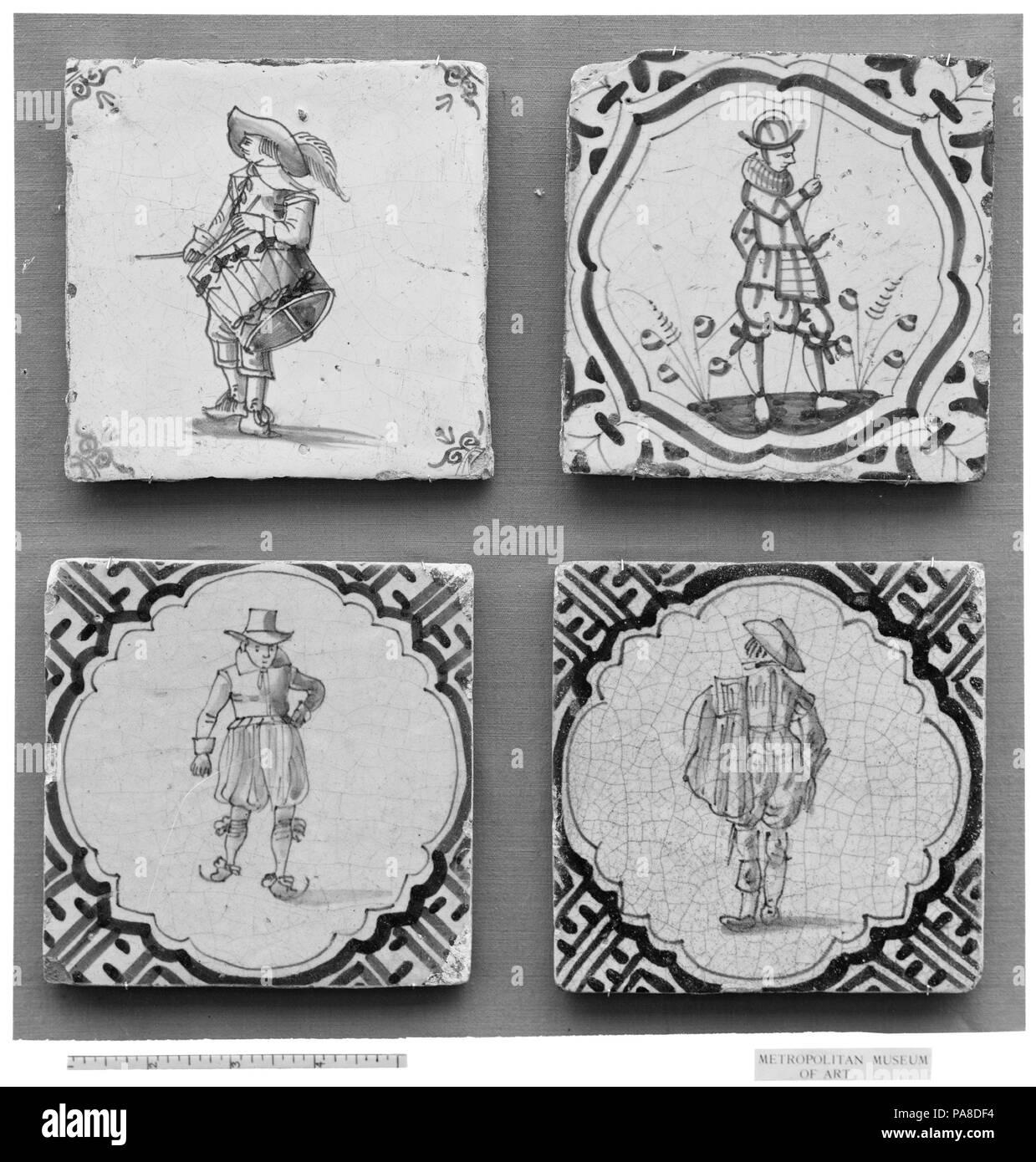 Fliese. Kultur: Niederländisch. Abmessungen: Insgesamt (Kacheln): 5 1/8 x 5 1/8 in. (13 × 13 cm); insgesamt (gesamte Panel): 26 1/2 x 21 1/2 in. (67,3 × 54,6 cm). Datum: 1620-40. Museum: Metropolitan Museum of Art, New York, USA. Stockfoto