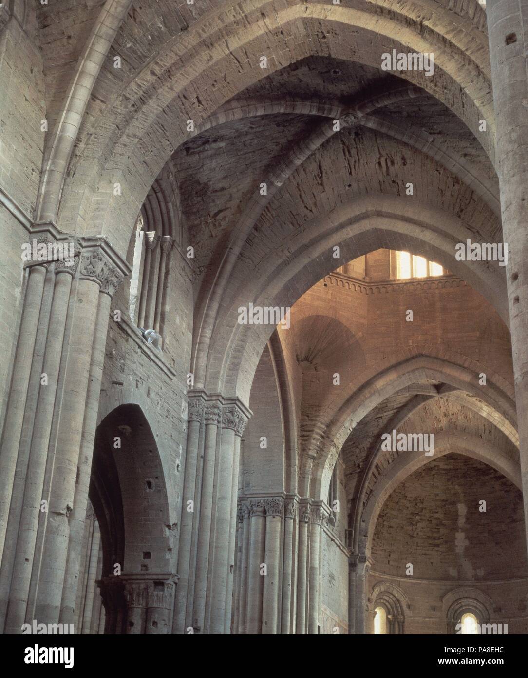 Kirchenschiff Zentrale - CUBIERTA POR TORQUEMADA DE CRUCERIA - ARCOS DEL CIMBORRIO TROMPAS FAJONES Y-S XIII. Lage: CATEDRAL VIEJA, SPANIEN. Stockfoto