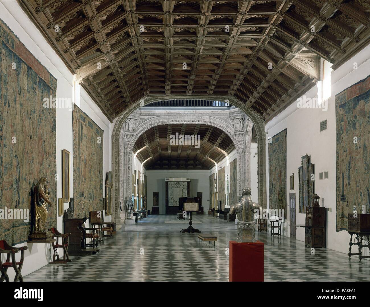 Sala Principal Del Hospital De La Santa Cruz Artesonado Mudejar Lage Museo Hospital De Santa Cruz Toledo Spanien Stockfotografie Alamy