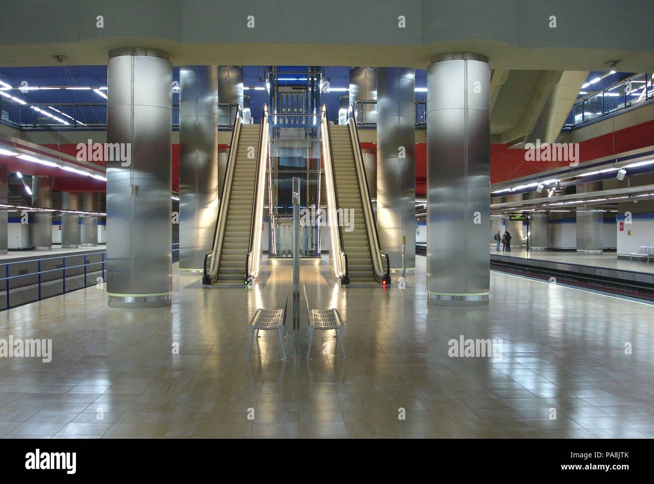 Innenraum Del Intercambiador De La Estacion De Chamartin 2007 Lage Estacion De Chamartin Madrid Spanien Stockfotografie Alamy