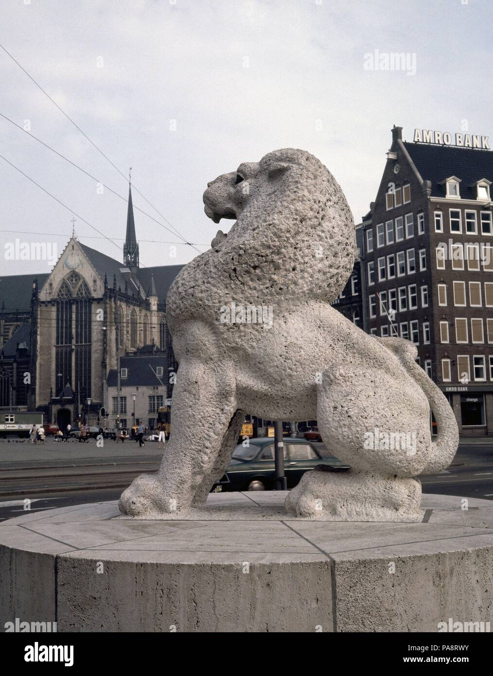MONUMENTO A LOS CAIDOS EN LA SEGUNDA Guerra Mundial - las mejores DE UN LEON. Ort: Außen, AMSTERDAM, HOLANDA. Stockfoto