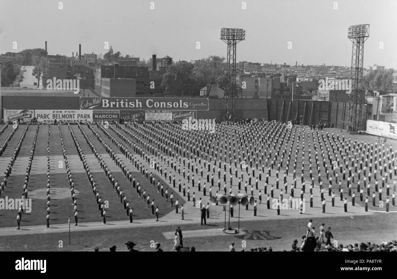 109 Gymnastik. Katholische Schule Feld Tag BNQ P48 S1P 05431 Stockfoto