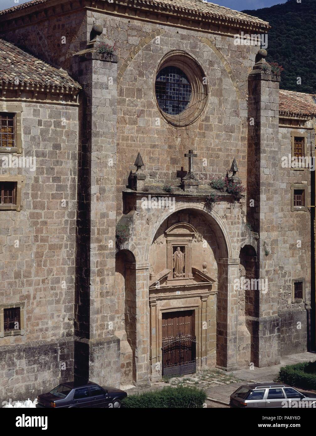 Exterieur - FACHADA PRINCIPAL DE LA IGLESIA - BARROCA-S XVII. Lage: MONASTERIO DE YUSO, SAN MILLAN DE LA COGOLLA, Rioja, Spanien. Stockfoto