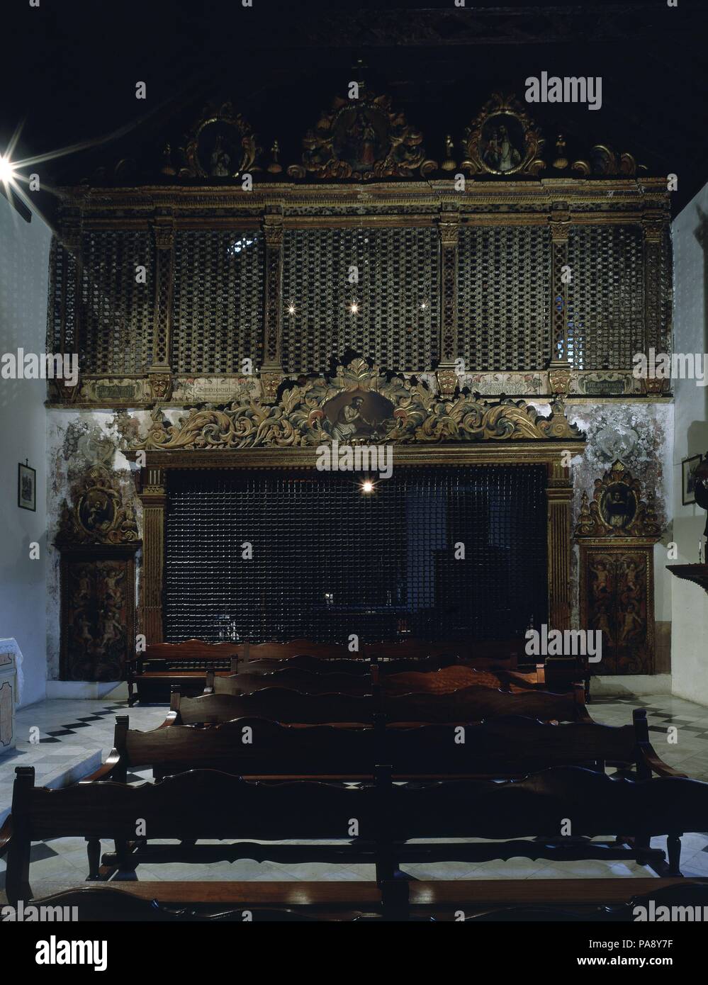 REJA DE CLAUSURA DE LA IGLESIA DEL CONVENTO DE SANTA MARIA DE LA LAGUNA - SIGLO XVII. Lage: CONVENTO DE SANTA CATALINA, La Laguna, Teneriffa, SPANIEN. Stockfoto