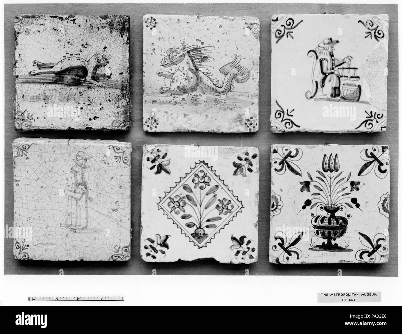 Fliese. Kultur: Niederländisch. Abmessungen: Insgesamt (Kacheln): 5 3/16 x 5 3/16 in. (13,2 x 13,2 cm); insgesamt (gesamte Panel): 31 3/4 x 21 1/2 in. (80,6 × 54,6 cm). Datum: 1620-40. Museum: Metropolitan Museum of Art, New York, USA. Stockfoto