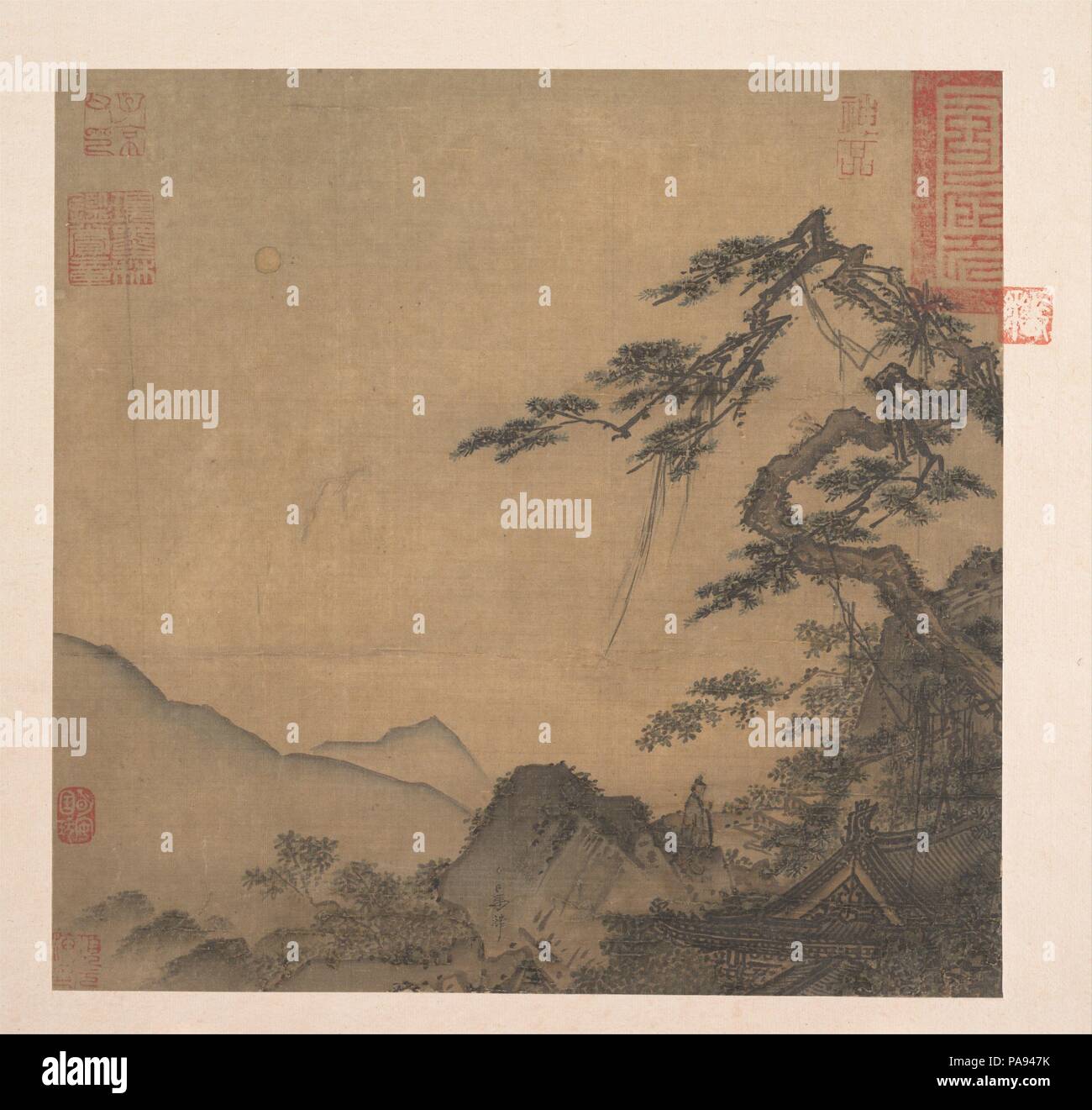 Landschaft mit großen Kiefer. Artist: Ma Lin (Chinesisch, Ca. 1180 - nach 1256). Kultur: China. Abmessungen: 9 15/16 x 10 1/4 in. (25,2 x 26 cm). Datum: zweites Quartal des 13. Jahrhunderts. Die reduktionistische Transformation der Nördlichen Song monumentale Landschaften zu symbolischen Bildern, single, Felsen und Bäumen ist mit der Arbeit der Ma Lin. Ma's Malerei wendet sich von den Realismus des früheren Song Kaiserlichen Akademie für Malerei Werke zugunsten einer neuen Abstraktion. In Ermangelung einer begleitende Gedicht, die Bedeutung dieses komplexen Szene, bleibt unklar. Die DAOISTISCHE inspirierte Bilder scheint, halten Sie die Stockfoto